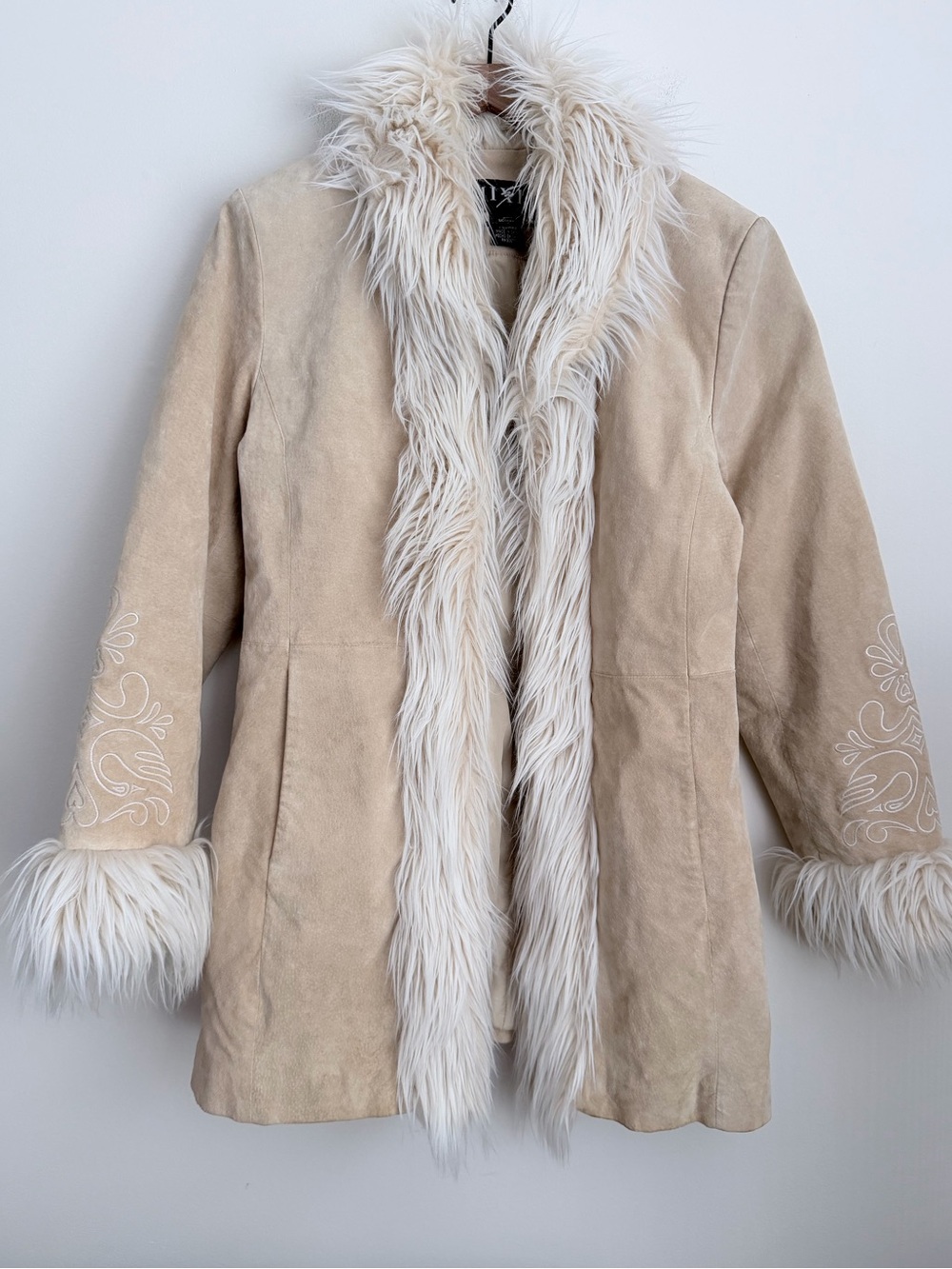 Mix It Vintage 90s Suede Embroidered Penny Lane Daisy Jones Coat cream fur trim